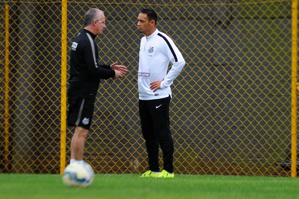Ricardo Oliveira é o porta-voz do elenco santista junto a comissão técnica (Foto:Ivan Storti)