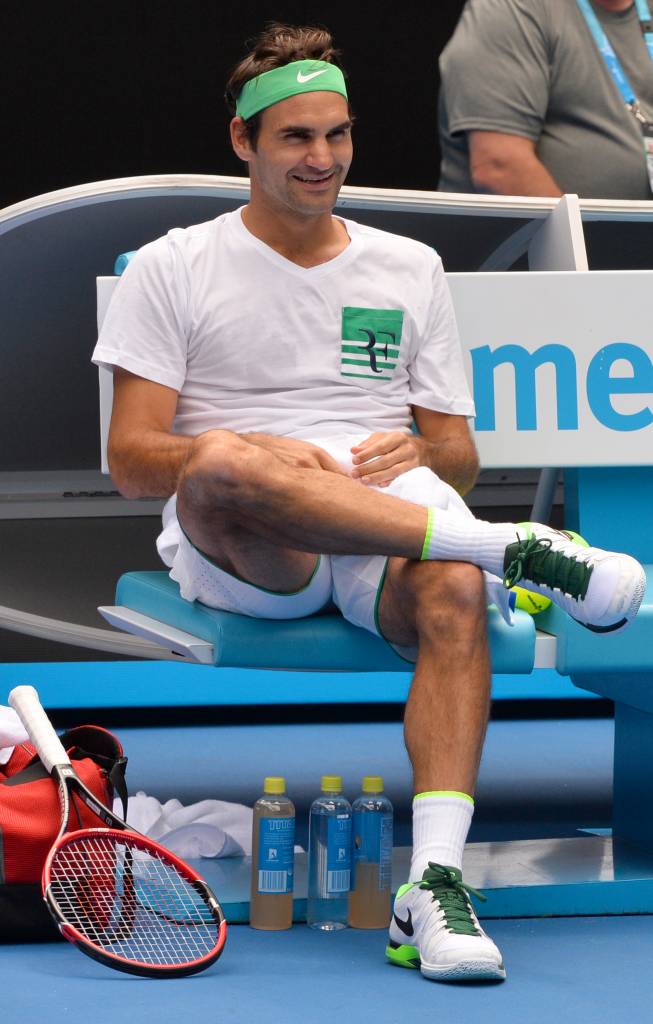 Roger Federer já está treinando no complexo do Australian Open (Foto: Paul Crock/AFP)