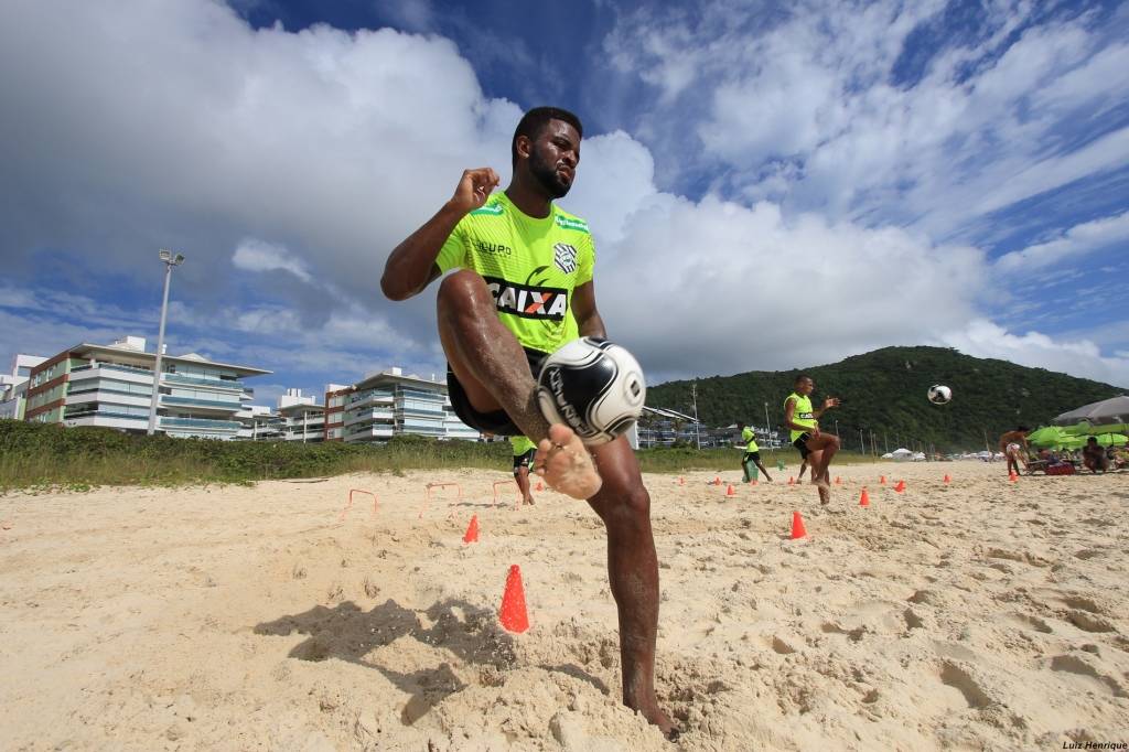 Jogadores do Figueirense treinaram na Praia Brava nesta sexta-feira. (Foto: Divulgação)