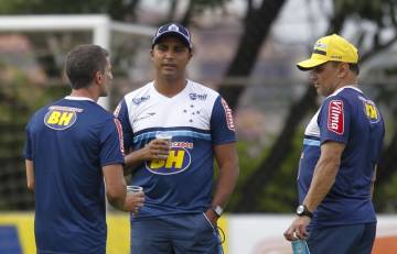 Deivid tem utilizado sua experiência como atacante durante os treinamentos na Toca da Raposa (Washington Alves/Light Press)