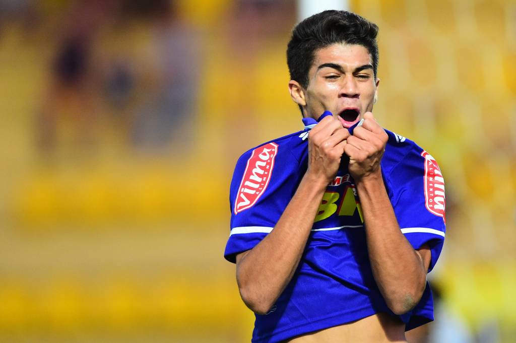Thiago Souza abriu o placar para o Cruzeiro (Foto: Sergio Barzaghi/Gazeta Press)