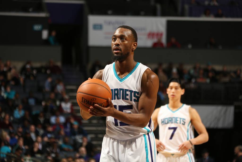 Em atuação histórica, o armador Kemba Walker marcou 52 pontos pelos Hornets (foto: Kent Smith/NBAE via Getty Images/AFP)
