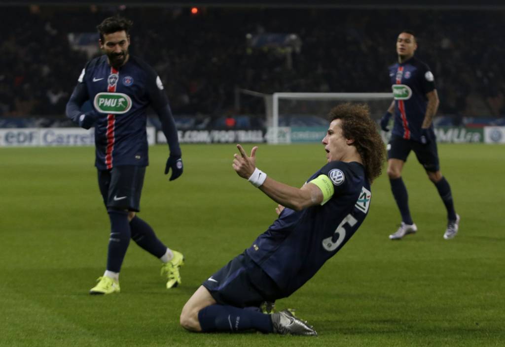 David Luiz marcou de cabeça e iniciou a reação do PSG diante do Toulouse (foto: Kenzo Tribouillard/AFP)