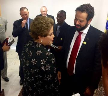 Presidente atleticano definiu patrocínio da Caixa em encontro com a presidente Dilma Roussef (Atlético-MG/Divulgação)