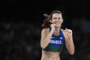 Fabiana Murer ficou em 2º lugar, em competição na Alemanha (Foto: Franck Fife/AFP)