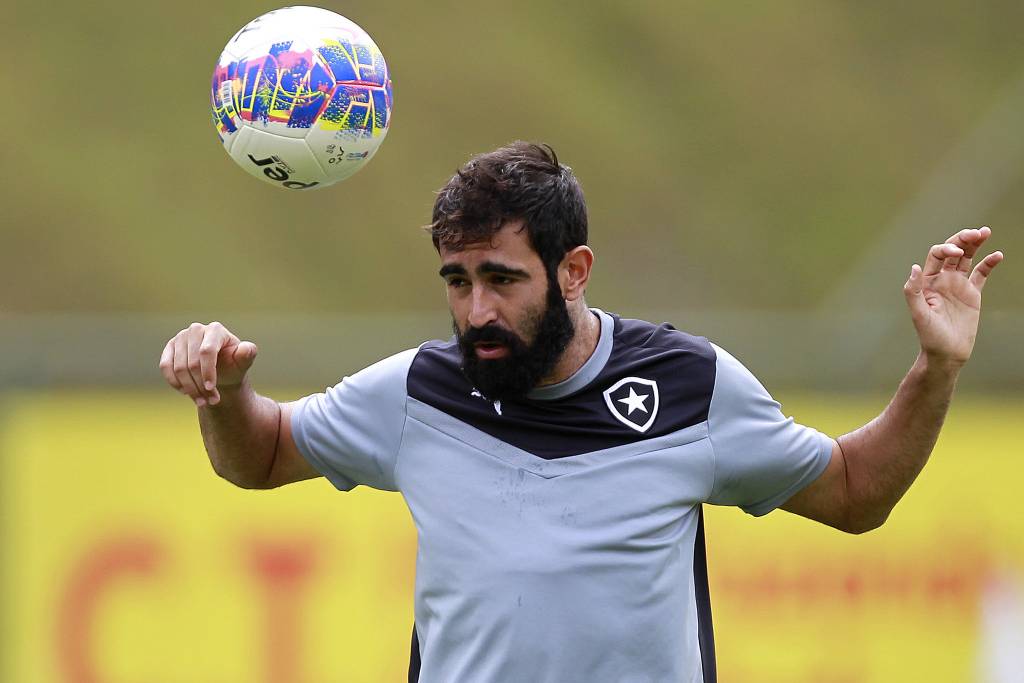 O zagueiro Renan Fonseca aprovou a pré-temporada no Espírito Santo (Foto: Vitor Silva/SSPress)