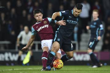 Agüero marcou duas vezes, mas não conseguiu levar o City ao triunfo (Foto: Ben Stansall)
