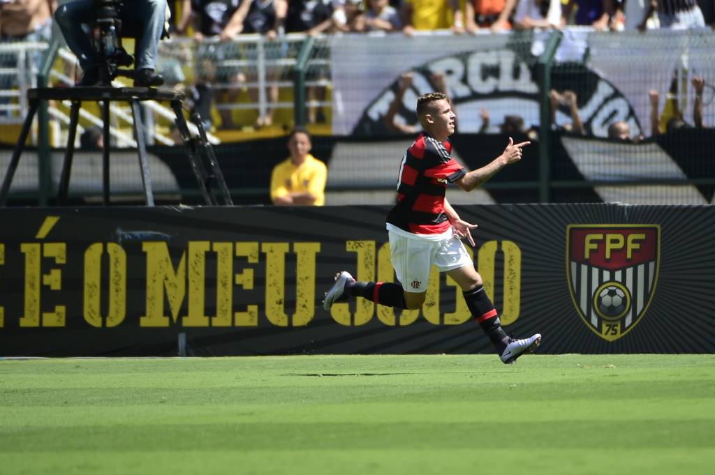 Flamengo empatou com o Corinthians no tempo normal, e venceu na cobrança de pênaltis (Foto: Fernando Dantas/Gazeta Press)