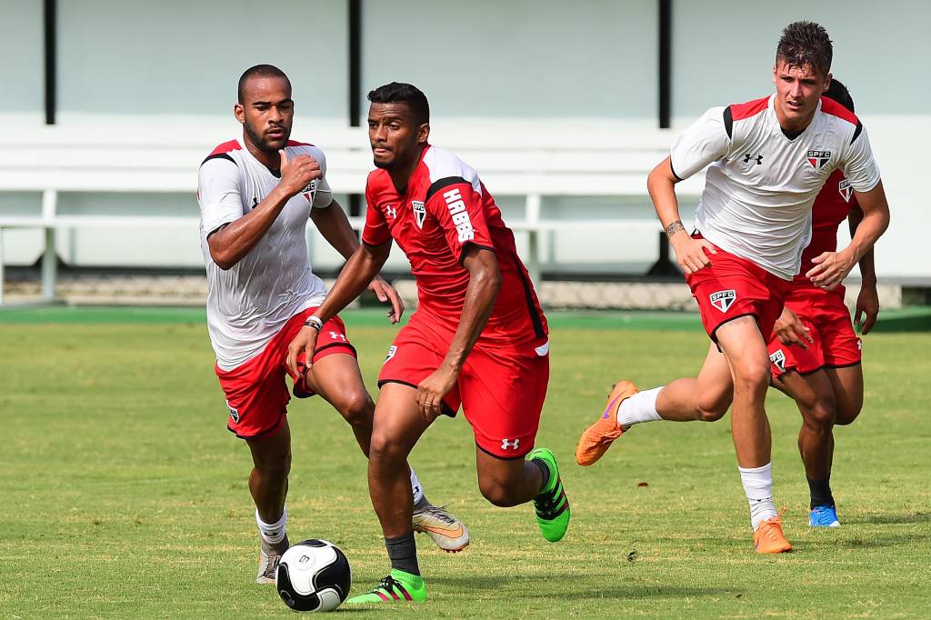 Reinaldo durante treino do São Paulo, no CT da Barra Funda,em Sao Paulo,SP 27/01/2016 Foto:Sergio Barzaghi/Gazeta Press