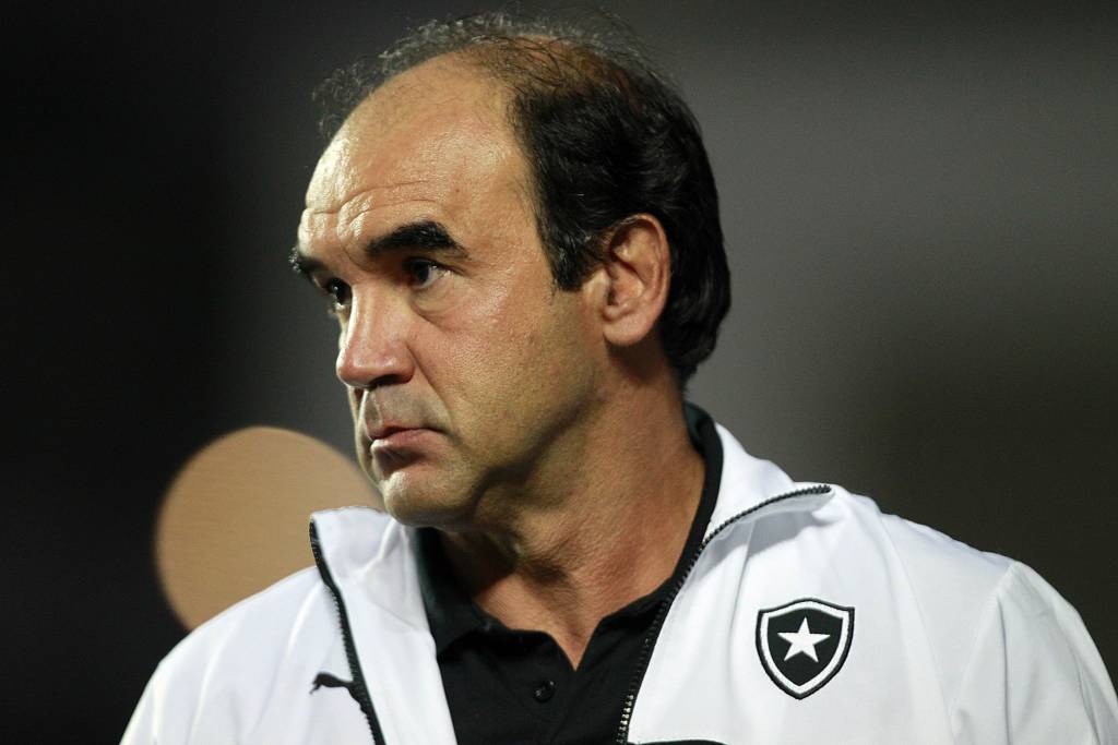 Ricardo Gomes assumiu o comando do Botafogo no meio de 2015 (Foto: Vitor Silva/SSPress/Botafogo)