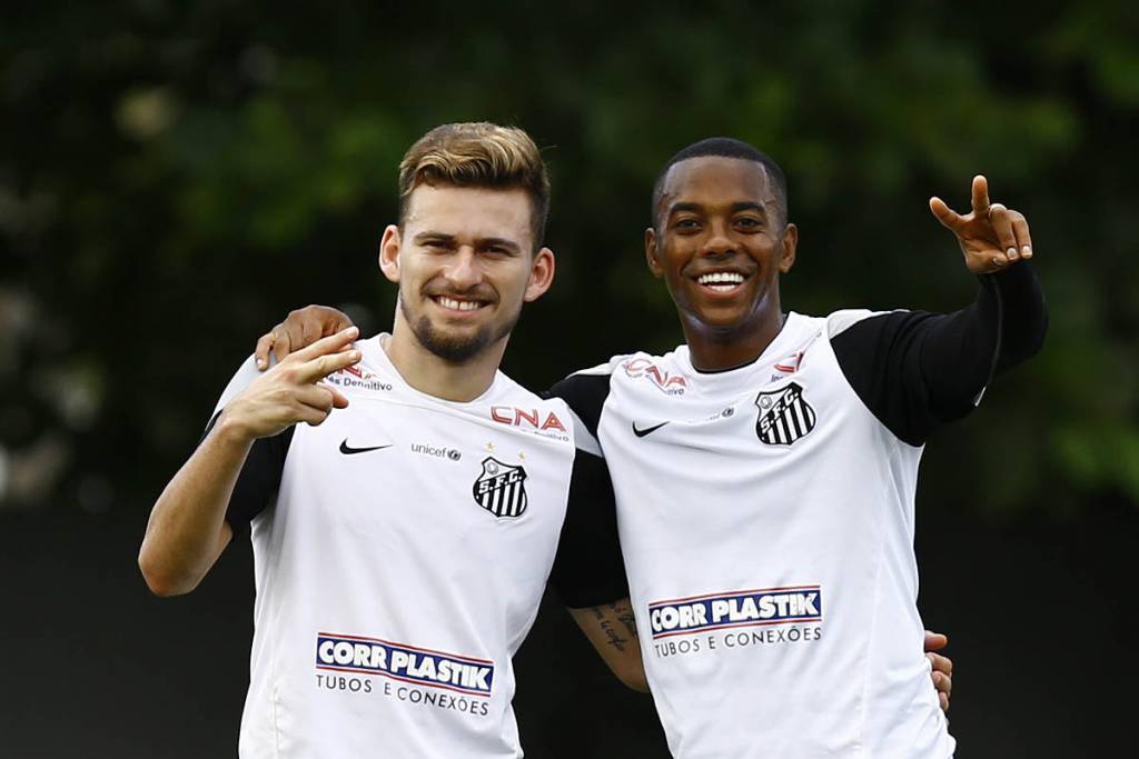 Lucas Lima e Robinho sempre eram vistos brincando um com o outro quando treinavam juntos (Foto: Ricardo Saibun)