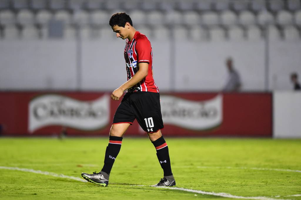 Ganso abriu o placar de cabeça, mas saiu insatisfeito de campo (foto: Sergio Barzaghi/Gazeta Press)
