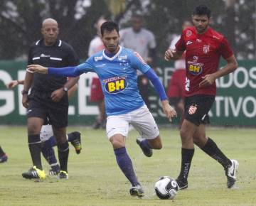 Sánchez Miño: ". Estou com muita gana de poder entrar, fazer minha estreia e ajudar a equipe" (Washington Alves/Light Press)