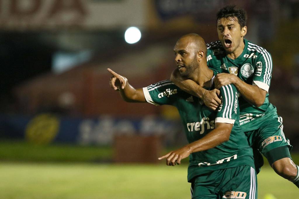 Centroavante superou críticas da torcida e abriu o placar em Ribeirão Preto (Foto: Celio Messias/Gazeta Press)