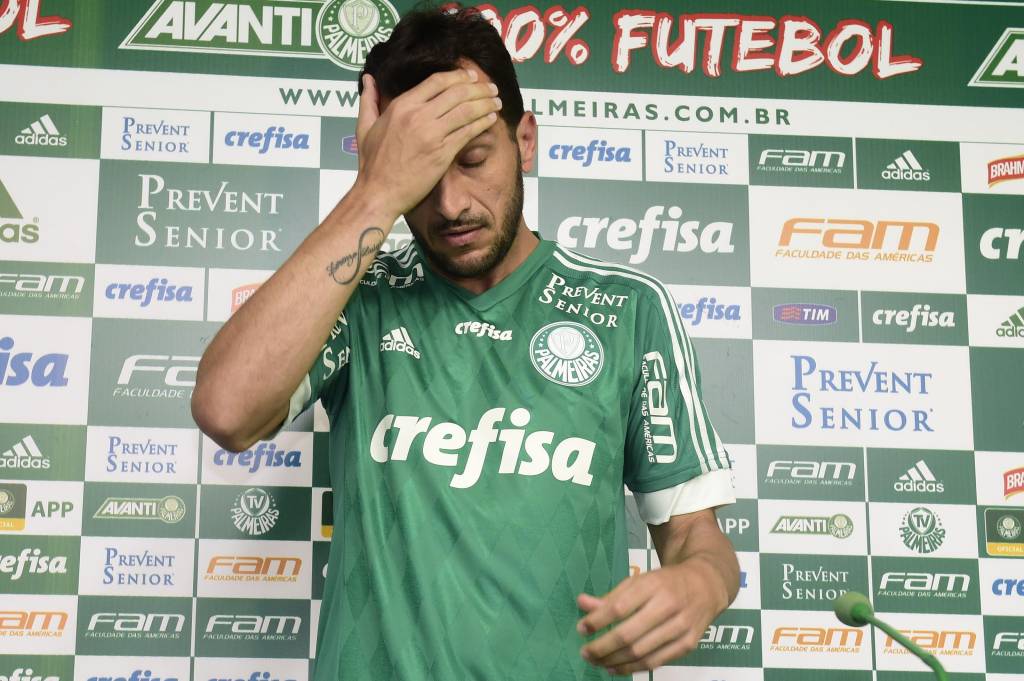 Zagueiro Edu Dracena deve ser titular ao lado de Vitor Hugo (Foto: Fernando Dantas/Gazeta Press)