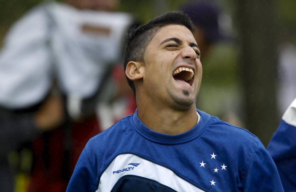 Estilo brincalhão de Pisano tem contribuído na adaptação do jogador ao elenco cruzeirense (Washington Alves/Light Press)