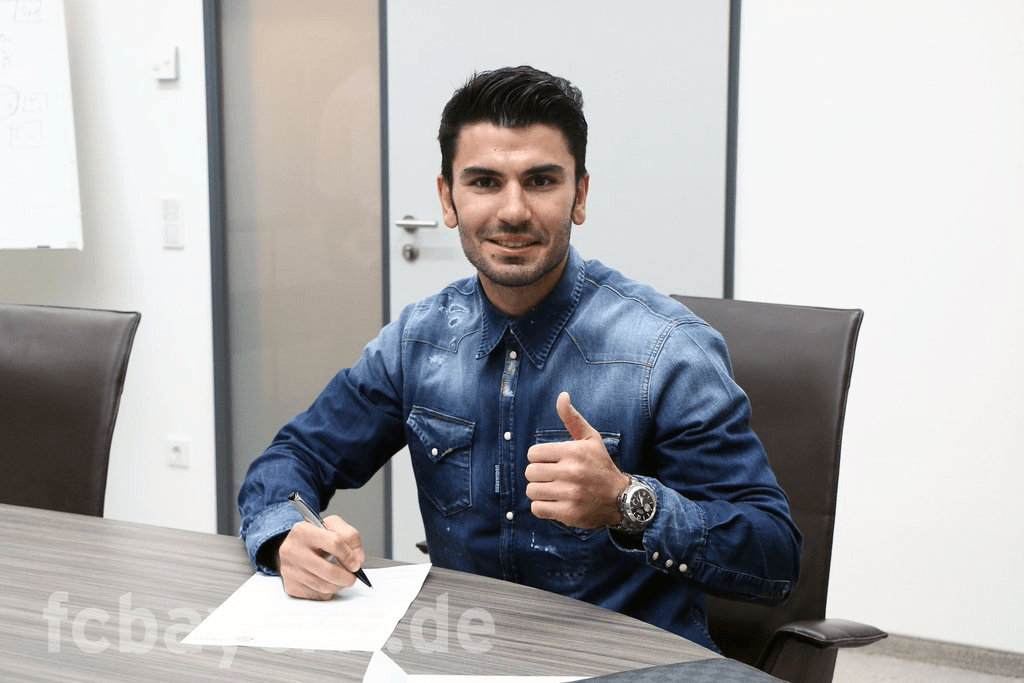 SERDAR TASCI -  Zagueiro ex Stuttgart assinou por empréstimo com os Bávaros (Foto: Divulgação/Bayern de Munique)