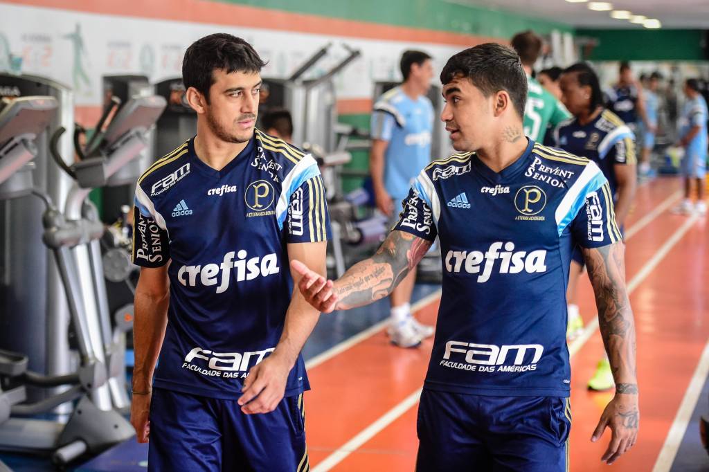 Jogadores do Palmeiras vão conversar sobre jogo da pré-Libertadores (foto: Fernando Dantas/Gazeta Press)