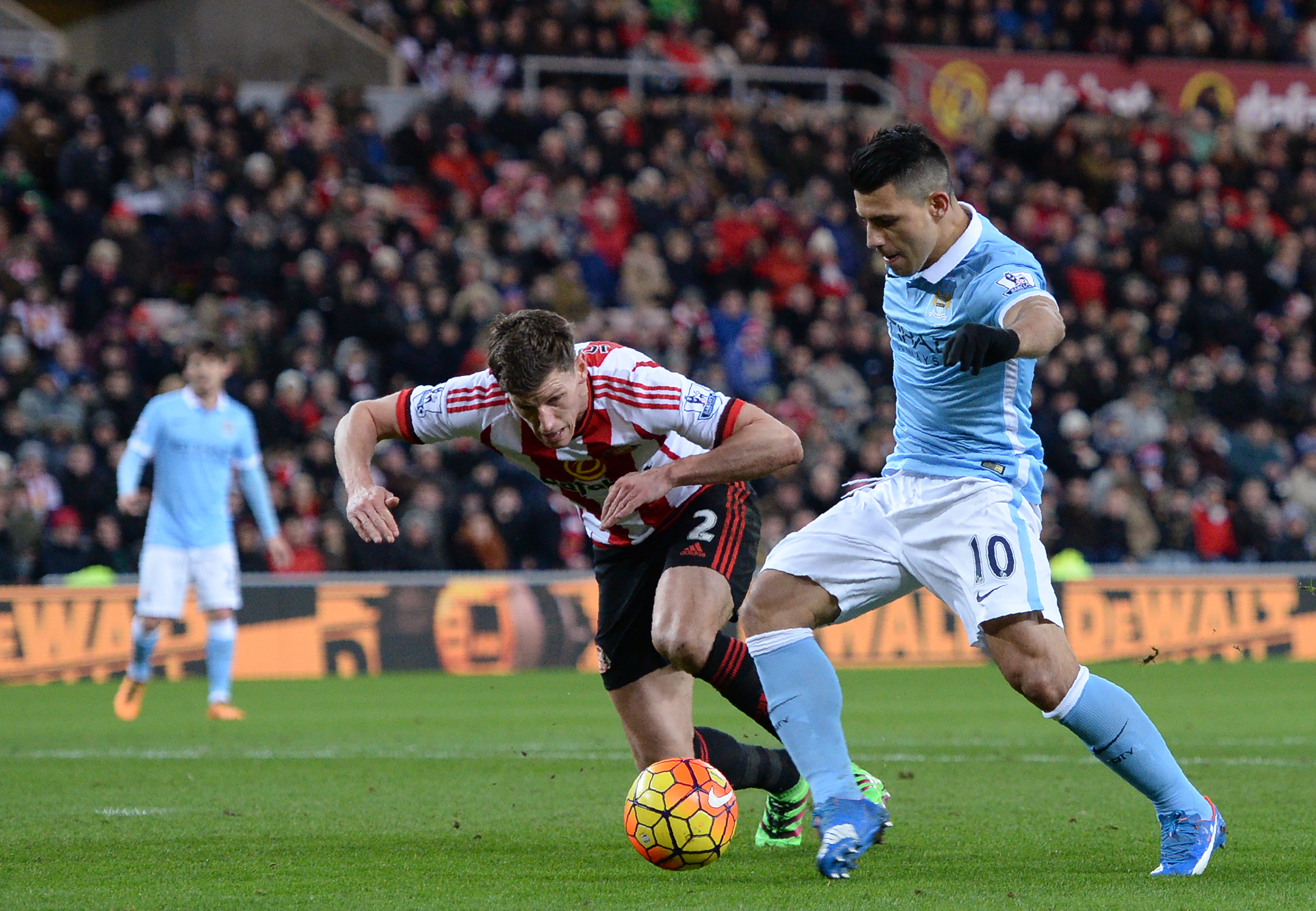 Aguero fez o gol que deu a vitória ao Manchester City (Foto: OLI SCARFF/AFP)