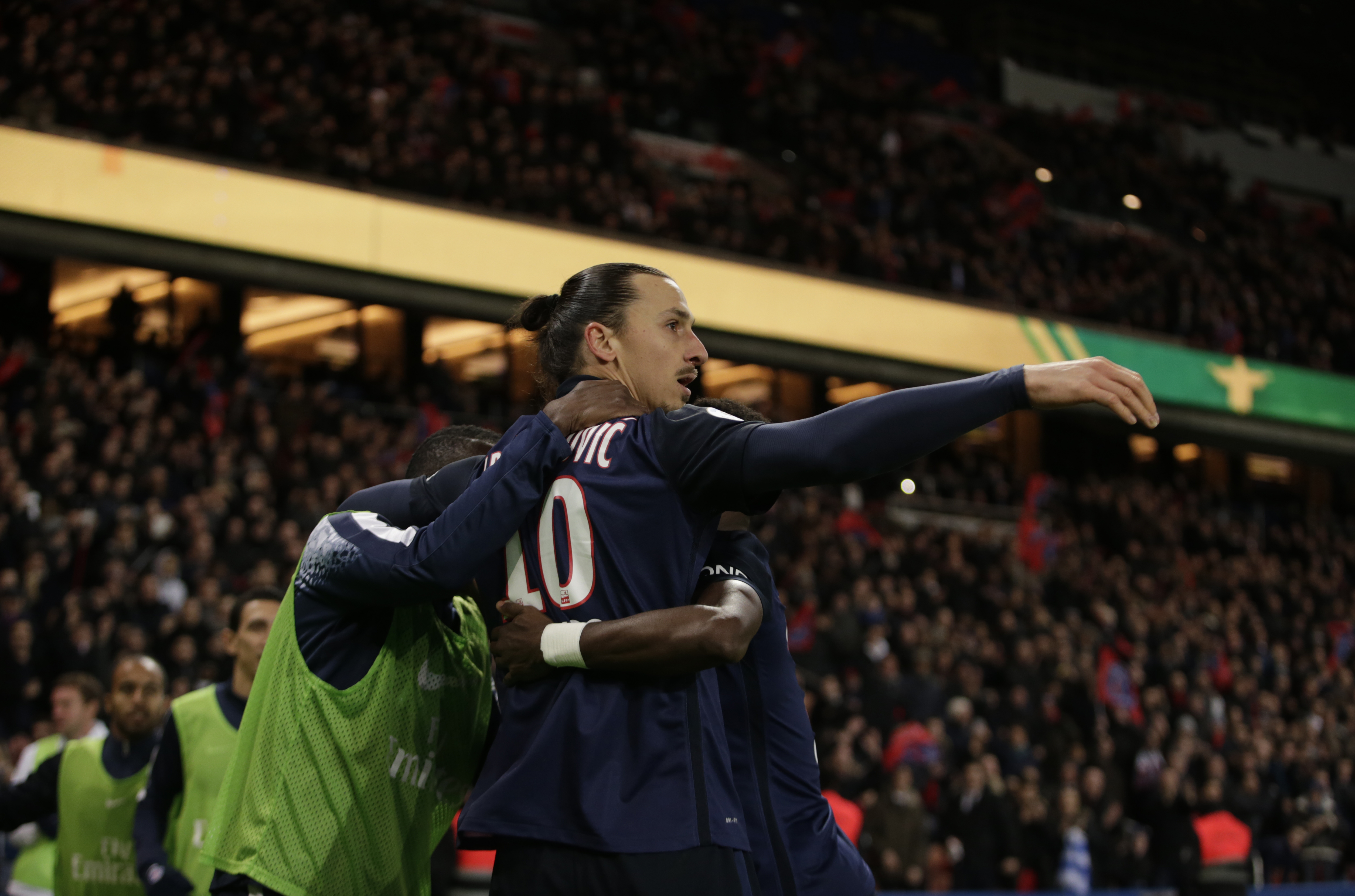 Ibrahimovic foi destaque na 21ª vitória do PSG em 24 jogos (Foto:Kenzo Tribouillard/AFP)