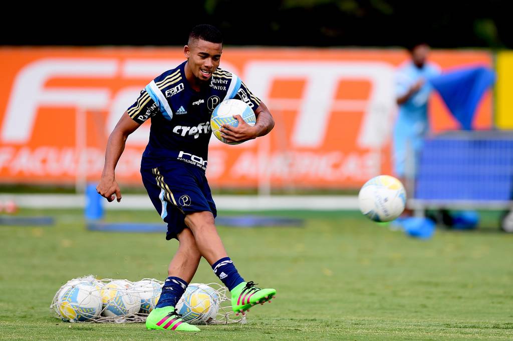 Atacante de 18 anos vem perdendo chances claras e tem sombra de Erik (Foto: Sergio Barzaghi/Gazeta Press)