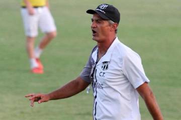 Técnico Lisca pode contar com mais um atacante (Foto: Rafael Barros / Ceará/Divulgação)