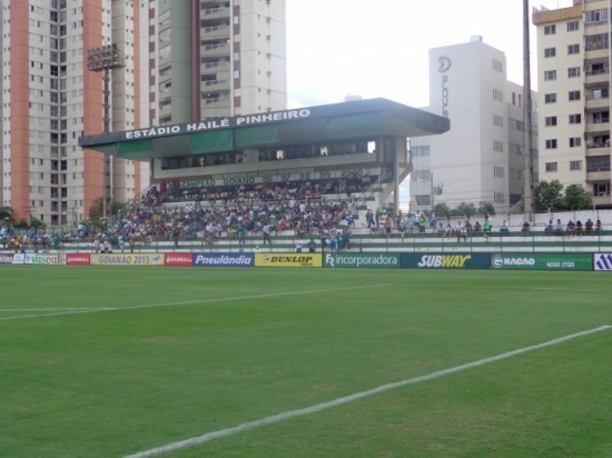 Goiás e Anapolina se enfrentam no estádio Hailé Pinheiro (Foto: Ítalo Ramalho/FGF)