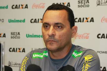 Técnico do Figueira assegura permanência de Júnior Oliveira, mas admite possibilidade de mudanças na equipe (Luiz Henrique/Figueirense)