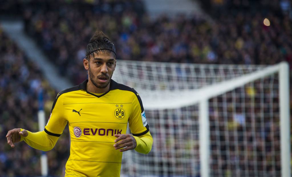 O atacante Aubameyang brilhou com um gol e duas assistências na partida (Foto: ODD ANDERSEN / AFP)
