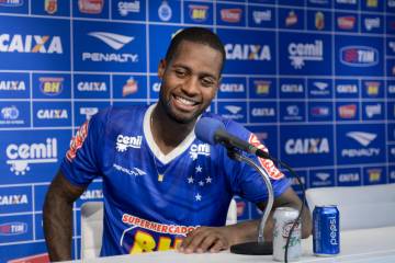 Para Dedé, Cruzeiro seguirá ofensivo, porém mais seguro com três volantes no meio (Washington Alves/Light Press)