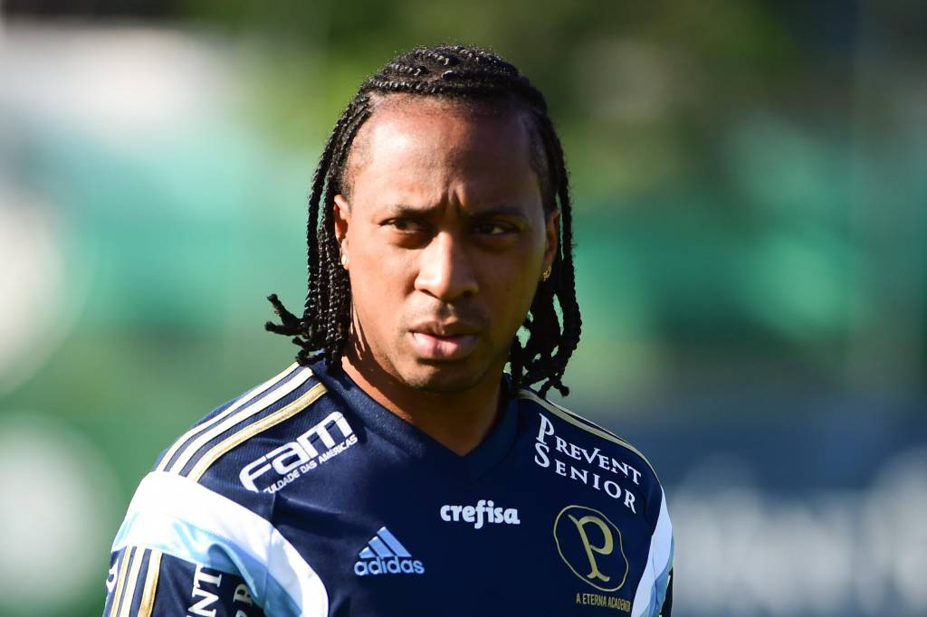Peça fundamental do time do Santos durante quase cinco anos, Arouca trocou o Peixe pelo Verdão há cerca de um ano. Após litígio com o clube praiano na Justiça, por conta de vencimentos atrasados, o jogador – tricampeão paulista, campeão da Libertadores e da Copa do Brasil pelo Santos – chegou ao Palmeiras e, em seu primeiro ano, já conquistou uma Copa do Brasil (Foto:Djalma Vassão/Gazeta Press)