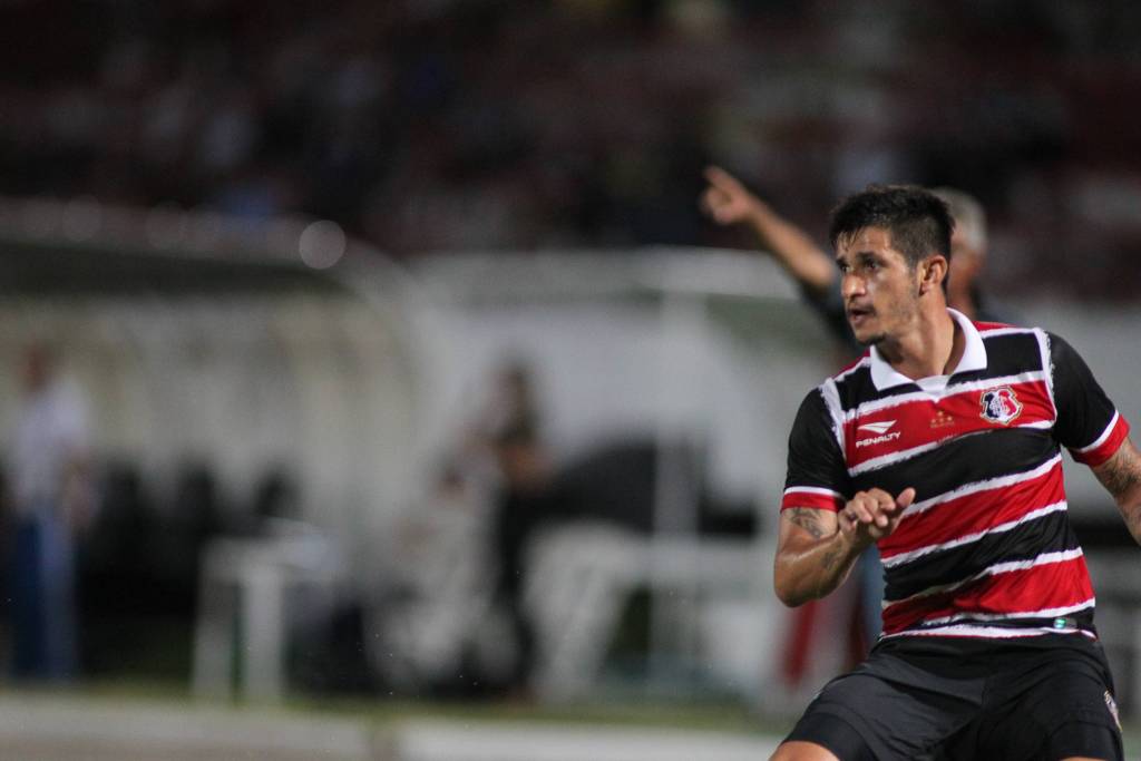 Atacante Bruno Moraes é decisivo e marca para o Santa Cruz (Foto: Antonio Melcop/ Santa Cruz)