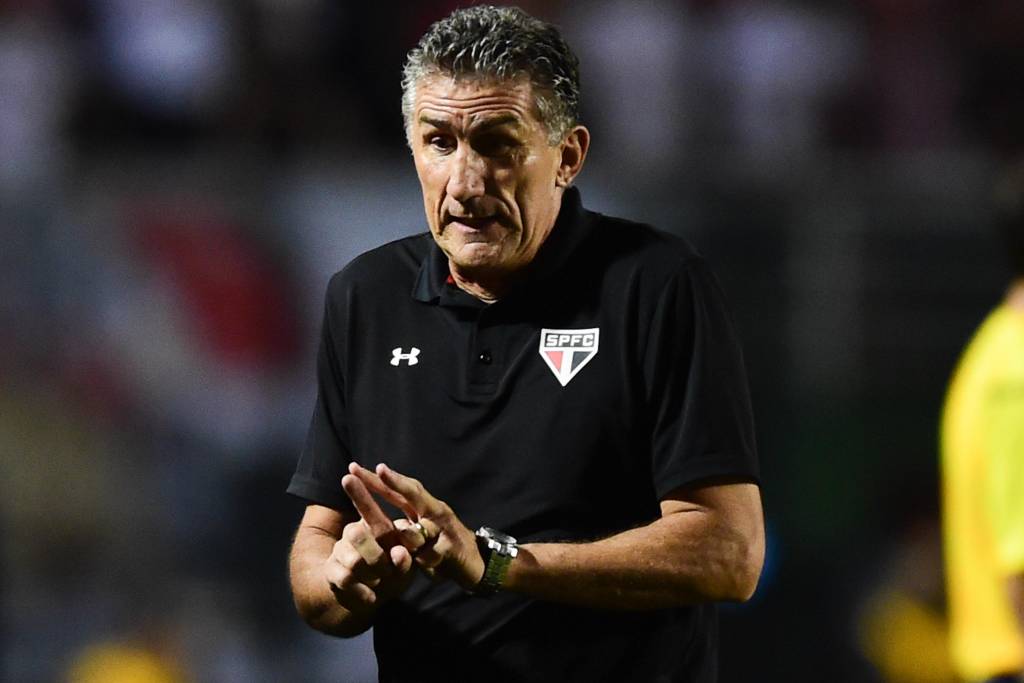 O argentino Edgardo Bauza, técnico do São Paulo FC, durante a segunda partida contra o César Vallejo, do Peru, válida pela primeira fase da Copa Libertadores da América 2016.