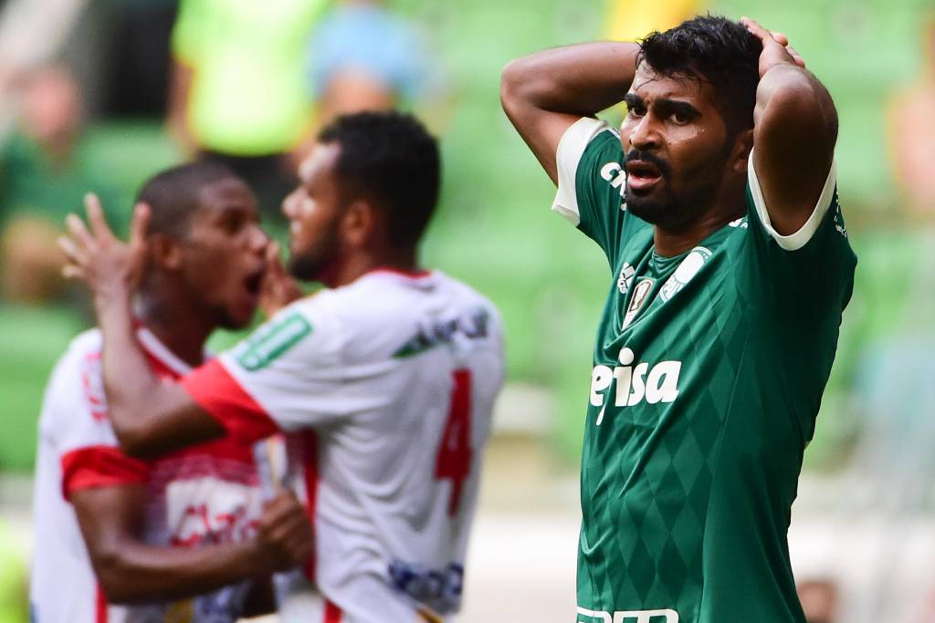 Thiago Santos, jogador do Palmeiras, durante partida contra o Linense, válida pela quarta rodada da primeira fase do Campeonato Paulista 2016.