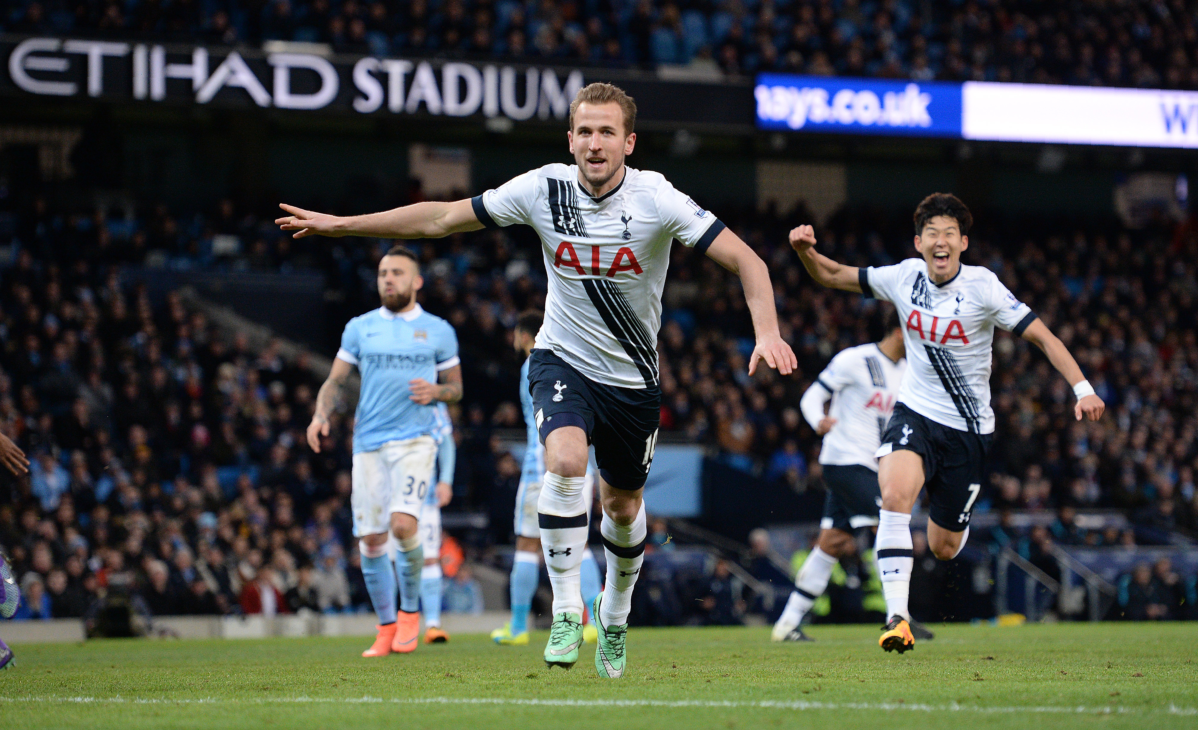 De pênalti, Kane abriu o placar da partida (Foto: AFP/OLI SCARFF)
