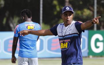 Mesmo invicto à frente do Cruzeiro, Deivid segue sem convencer a torcida (Foto: Washington Alves/Light Press)