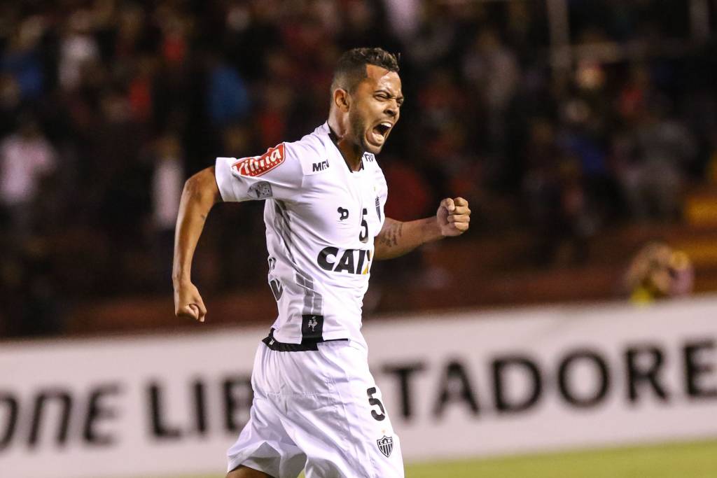 Rafael Carioca marcou o primeiro gol atleticana, após um belo chute de fora da área (Bruno Cantini/CAM)