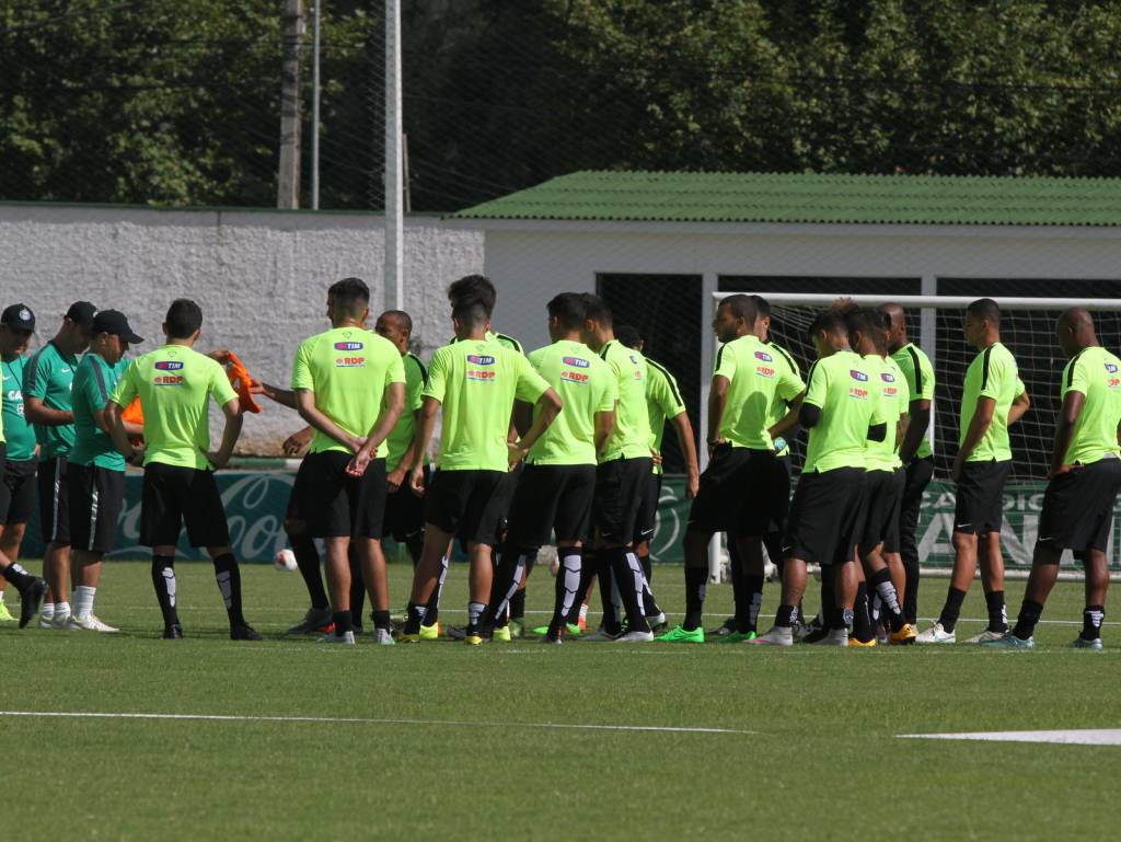 Kleina faz mistério em relação ao substituto de Negueba (Divulgação/CFC)