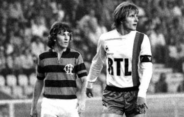 Zico em amistoso entre Flamengo e PSG (Foto: Divulgação/PSG)