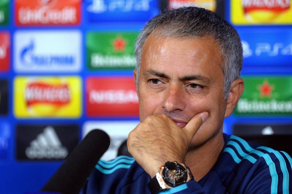 José Mourinho, que marcou época no rival londrino Chelsea, é o nome mais cotado para assumir o comando do United em 2016/2017 (Foto: Glyn Kirk/AFP)