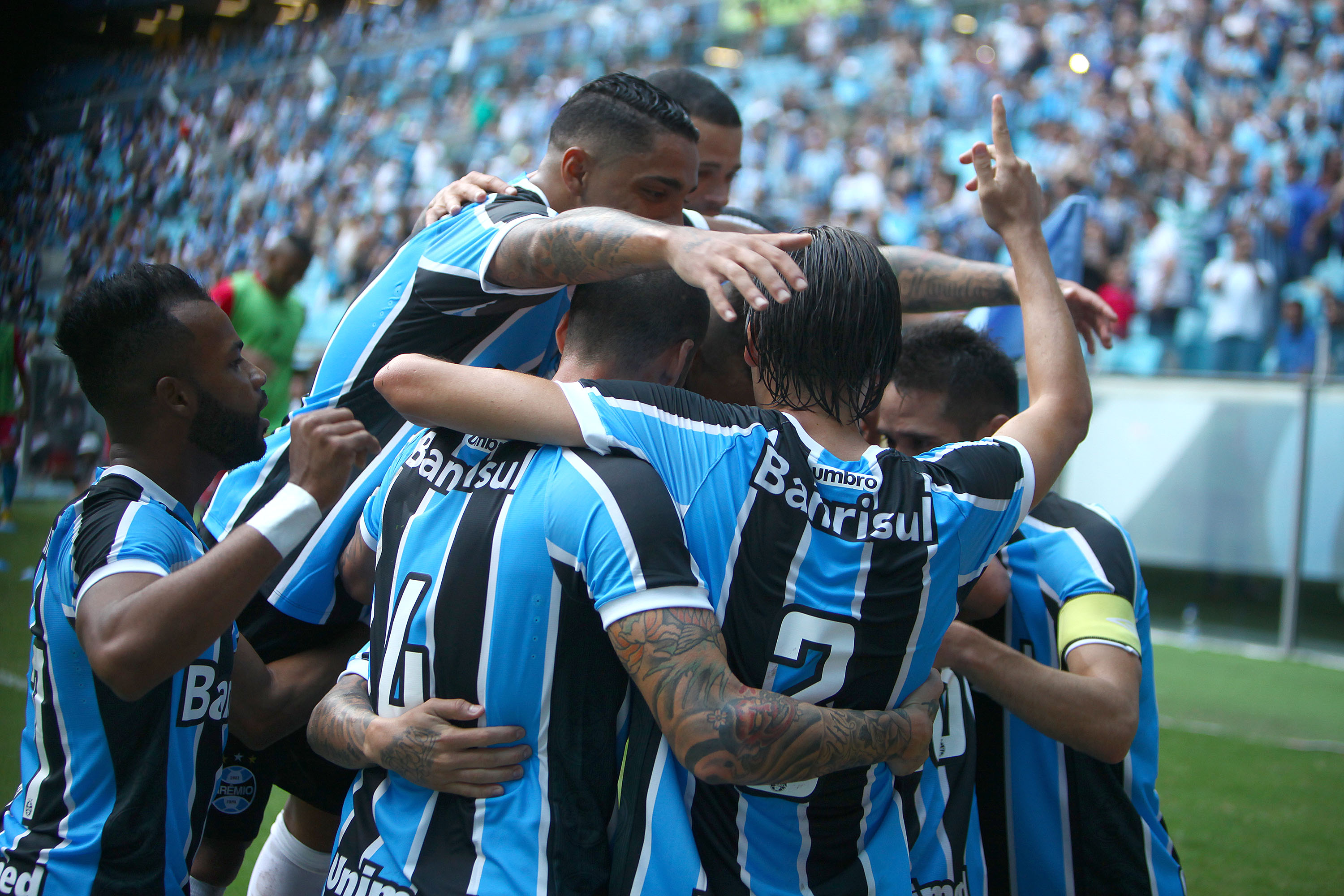 RS - FUTEBOL/CAMPEONATO GAUCHO 2016/ GREMIO x NOVO HAMBURGO - ESPORTES - Lance da partida entre Gremio e Novo Hamburgo disputada na tarde deste domingo, na Arena do Gremio, valida pelo Campeonato Gaucho 2016. FOTO: LUCAS UEBEL/GREMIO FBPA