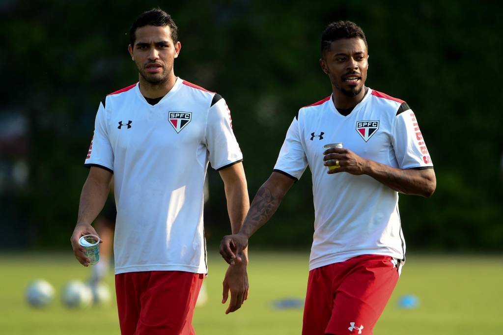 Alan Kardec e Michel Bastos trabalharam com os reservas; Lugano ficou no Reffis (Foto: Djalma Vassão/Gazeta Press)