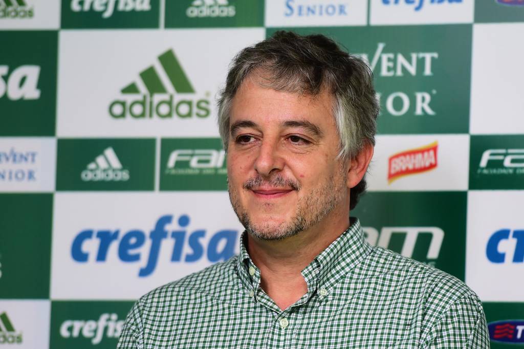 Presidente confia no currículo do técnico e não o vê "perdido" no vestiário (Foto: Sergio Barzaghi/Gazeta Press)