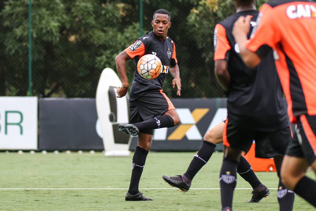 Ainda sem estar na melhor forma física, Robinho deve ser utilizado apenas no segundo tempo da partida (Bruno Cantini/CAM)