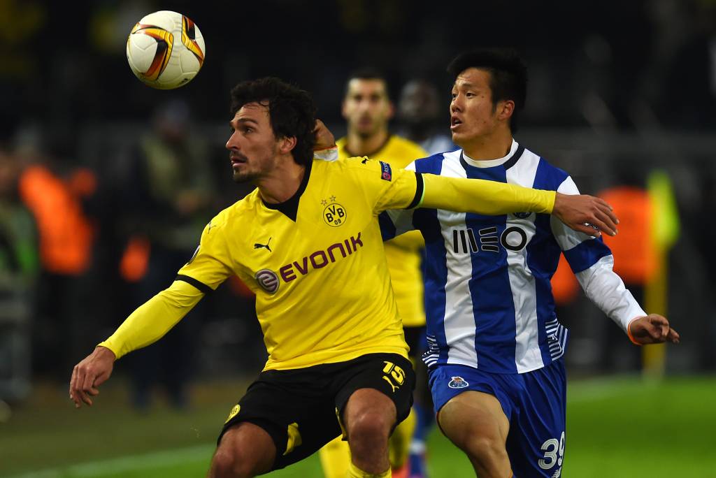 Na Alemanha, o Borussia Dortmund venceu o Porto por 2 a 0 (Foto: Patrik Stollarz/AFP)
