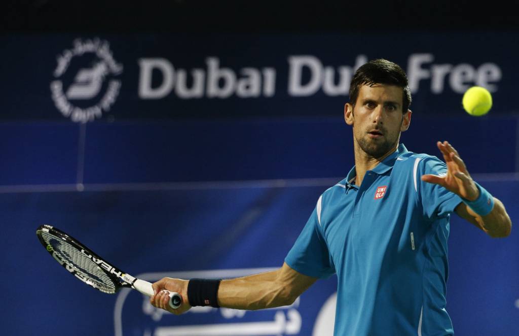 Novak Djokovic chegou à final do ATP 500 de Dubai no último ano, mas perdeu o título para Roger Federer (Foto: Karim Sahib/AFP)