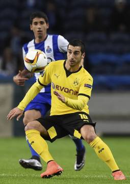 Mkhitaryan foi um dos melhores jogadores da partida (Foto: FRANCISCO LEONG/AFP)