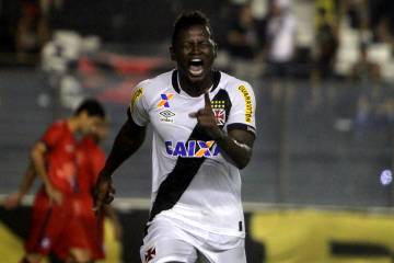 Desejo de Riascos era permanecer no Vasco, mas Cruzeiro vetou novo empréstimo (foto: Paulo Fernandes/CRVG)