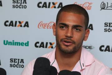 Atacante destacou os vários anos vividos no Figueirense e se colocou com um fã de Robinho (Luiz Henrique/Figueirense)