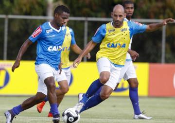 Ainda reserva, Elber vem ganhando espaço na equipe comandada por Deivid (Washington Alves/Light Press)